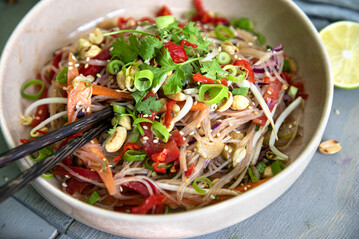 Sommer, Sonne und Salat. Je wrmer die Temperaturen, desto grer die Lust auf frische leichte Salate.