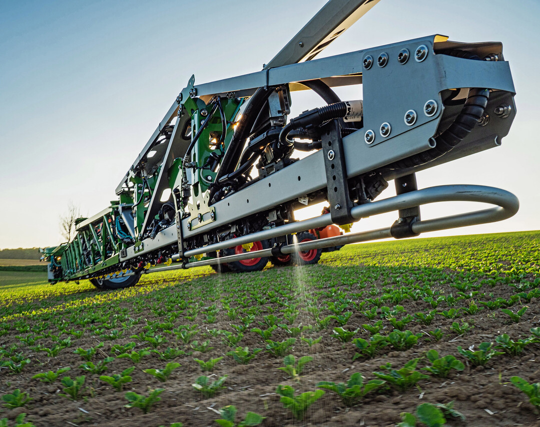 Die Smart-Spraying-Lösung ermöglicht in Echtzeit das automatisierte Erkennen und Kontrollieren von Unkräutern nach dem Auflaufen der Saat ("Grün-auf-Grün").