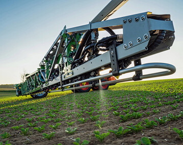 Die Smart-Spraying-Lsung ermglicht in Echtzeit das automatisierte Erkennen und Kontrollieren von Unkrutern nach dem Auflaufen der Saat ("Grn-auf-Grn"). 