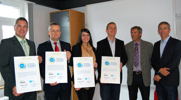 Johannes Bliestle, Geschftsfhrer Reichenau Gemse eG, Ferdinand Hupfer, Sparkasse Singen-Radolfzell, Juliane Hauser, Projektleiterin Cowa Service Gebudedienste und Florian Miehle, Geschftsfhrer des Konstanzer Hotel Barbarossa, erhielten von Eberhard Koch
(BUND) und Prof. Konstantin Hassemer (HTWG) die Auszeichnung fr "Nachhaltige Wertschpfung am Bodensee".
