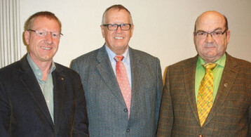 Der Arbeitsausschuss Vertragsgemüsebau der Fachgruppe
Gemüsebau (v.l.n.r.): der neue stellvertretende Vorsitzende
Rainer Knies, Heinz-Peter Frehn und Günther Baumeister.