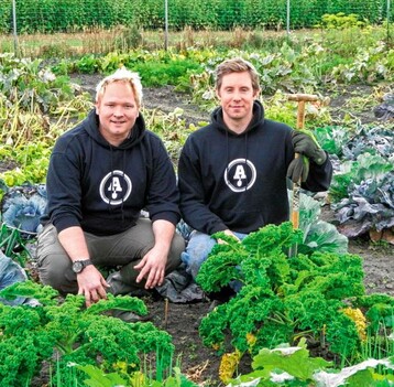 1 Wir, Birger Brock und Tobias
Paulert, sind die Ackerhelden.
