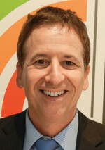 Wolfgang Böser: „Die Direktvermarktung
bei Spargel und Erdbeeren hat,
wie bei keinem anderen Lebensmittel,
mit 50% Vermarktungsanteil eine
herausragende Stellung eingenommen.
Der Ab-Hof-Verkauf wird immer
professioneller.“