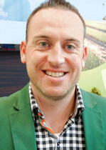 John Beeren bietet in dem Unternehmen
seines Vaters unter anderem
Spargeljungpflanzen und ein umfassendes
Beratungskonzept von der
Anbauplanung über die Produktion bis
hin zur Vermarktungsstrategie an.