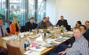 Das Bild zeigt (v.l.n.r.): Josef Plöckl, Sina Göppel, Peter Strobl, Thomas Hanf, Ekhard Wolter, Christian Ufen, Franz-Peter Allofs, Anke Knaup, Simon Schumacher, Wolfgang Böser und Berthold Niehaus.