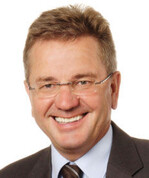 Gerhard Zaiß, Freier Technik-Autor, Schwarzenbruck: »Nehmen Sie Ihr Energieschicksal in die
eigene Hand und setzen Sie bei Kraft-Wärme-
Kopplung auf zukunftsfähige Technik.«