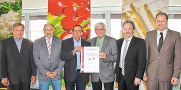 V.l.n.r.: Dieter Knoll (ehemals 2. Vorstand in Maxdorf), Michael Herrmann (ehemals 1. Vorstand Maxdorf), Werner Steuer (ehemals Aufsichtsratsvorsitzender Maxdorf), Gerhard Zapf (Aufsichtsratsvorsitzender Pfalzmarkt), Johannes Trauth (Sprecher des Vorstands Pfalzmarkt) und Dr. Markus Nthen (Vorstand Pfalzmarkt)