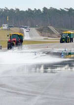Abbildung 1: Viele Unfälle mit Traktoren passieren im Straßenverkehr. Am Hockenheimring können Gefahrensituationen geübt werden.