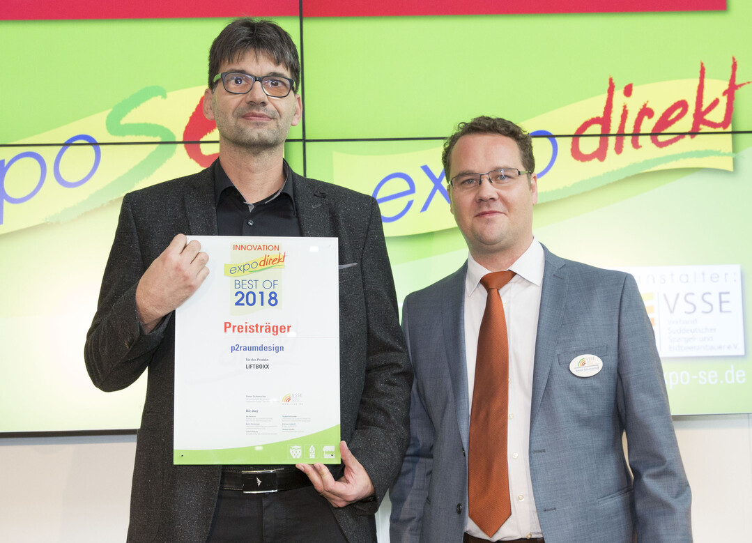 Innovationspreis fr LIFTBOXX von p2raumdesign: Rainer Palinkasch, Geschftsfhrer von p2raumdesign (l.), Simon Schumacher, VSSE-Vorstandssprecher (r.).