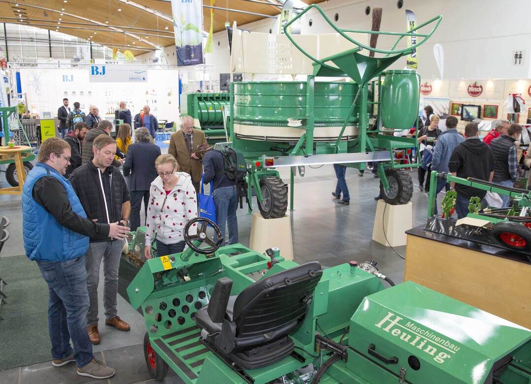 Selbstfahrender Rankenschneider von Heuling Maschinenbau.