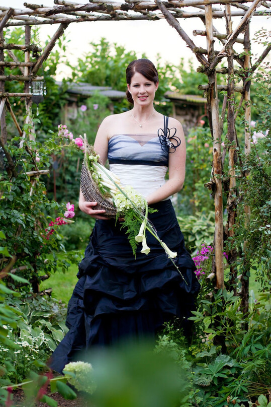Die Spargelprinzessin Birgit I. Janen ldt zum Walbecker Spargel g.g.A.-Saisonstart-Fest ein. 