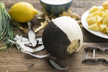 Schwarz wie die Nacht und extrem lecker! Toll, dass der Winterrettich genau dann Saison hat, wenn man ihn braucht.