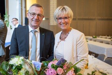 Schon mehrmals konnte ZVG-Prsident Mertz Eva Khler-Theuerkauf gratulieren, hier zur Wahl als Prsidentin des neu gegrndeten Landesverbandes Gartenbau Nordrhein-Westfalen 2016 .