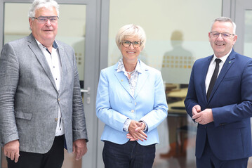 Der Vorstand des ZVG in Berlin vor Ort:  v.l. Wilhelm Bck (Vizeprsident), Eva Khler-Theuerkauf (Vizeprsidentin), Jrgen Mertz (Prsident). 